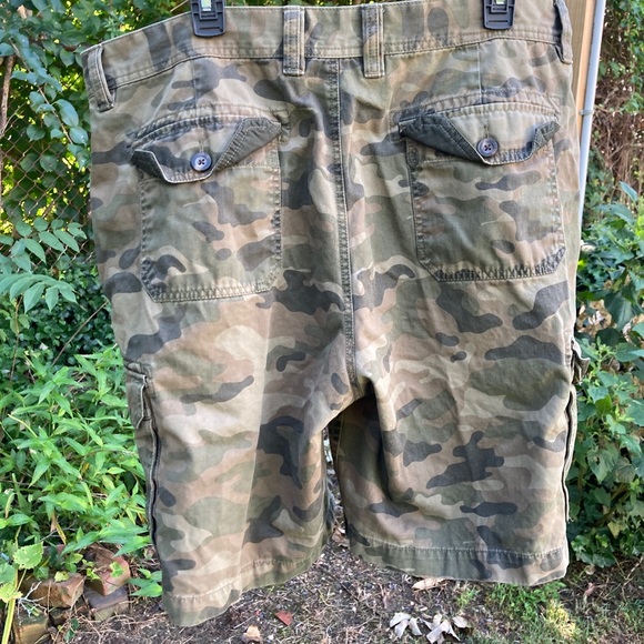 Amazon Essentials Mens Green Camo Cargo Shorts Size 40 - Picture 10 of 10